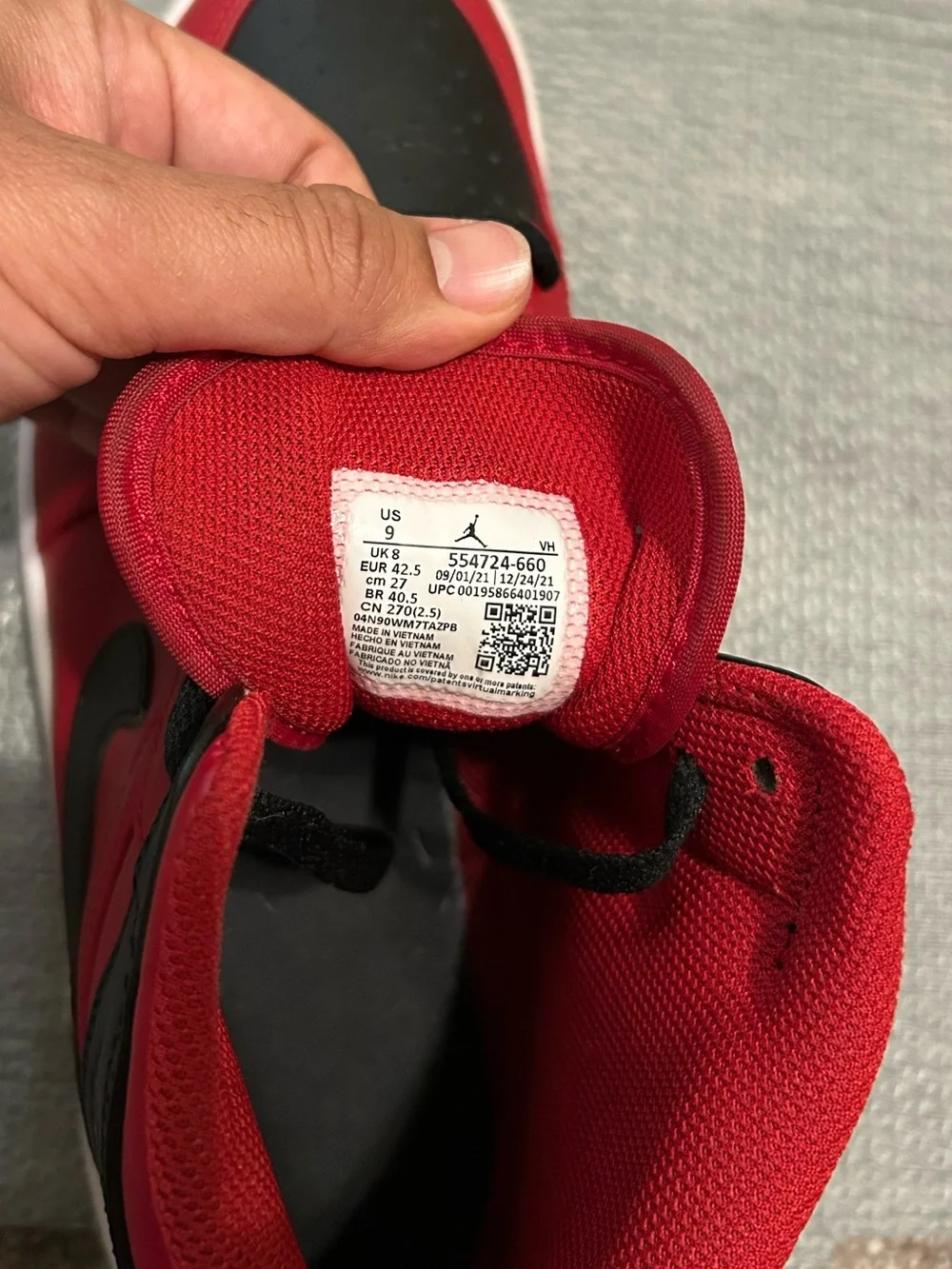 Nike Air Jordan 1 Mid Reverse Bred Size 9 Men’s.